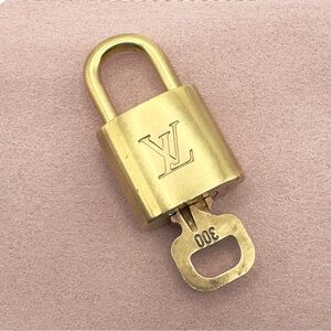 LV Louis Vuitton Brass Lock and Key Set #300